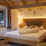 Jaeger Hotel